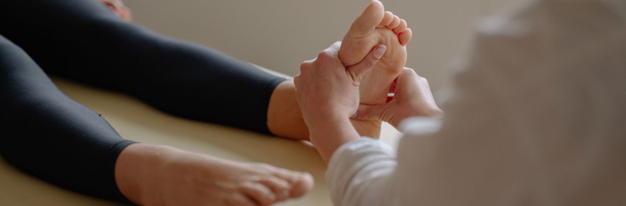 WORKSHOP | Relax and reduce stress in the workplace using reflexology techniques